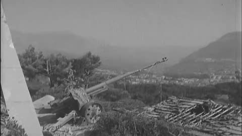 CAPTURED GERMAN GUN... - CAPTURED GERMAN GUNS, SCUTTLED SHIPS, SCENES OF DOCK WRECKAG - 428-npc-5254