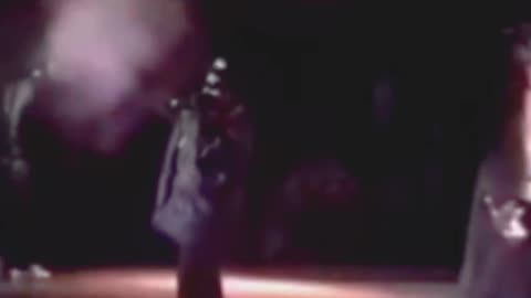 Eazy E: Shoots His Gun on Stage!