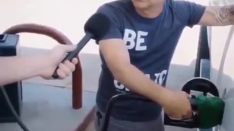 THIS MAN DOESN'T CALL 911 IN AN EMERGENCY 📲 HE CALLS 811❗