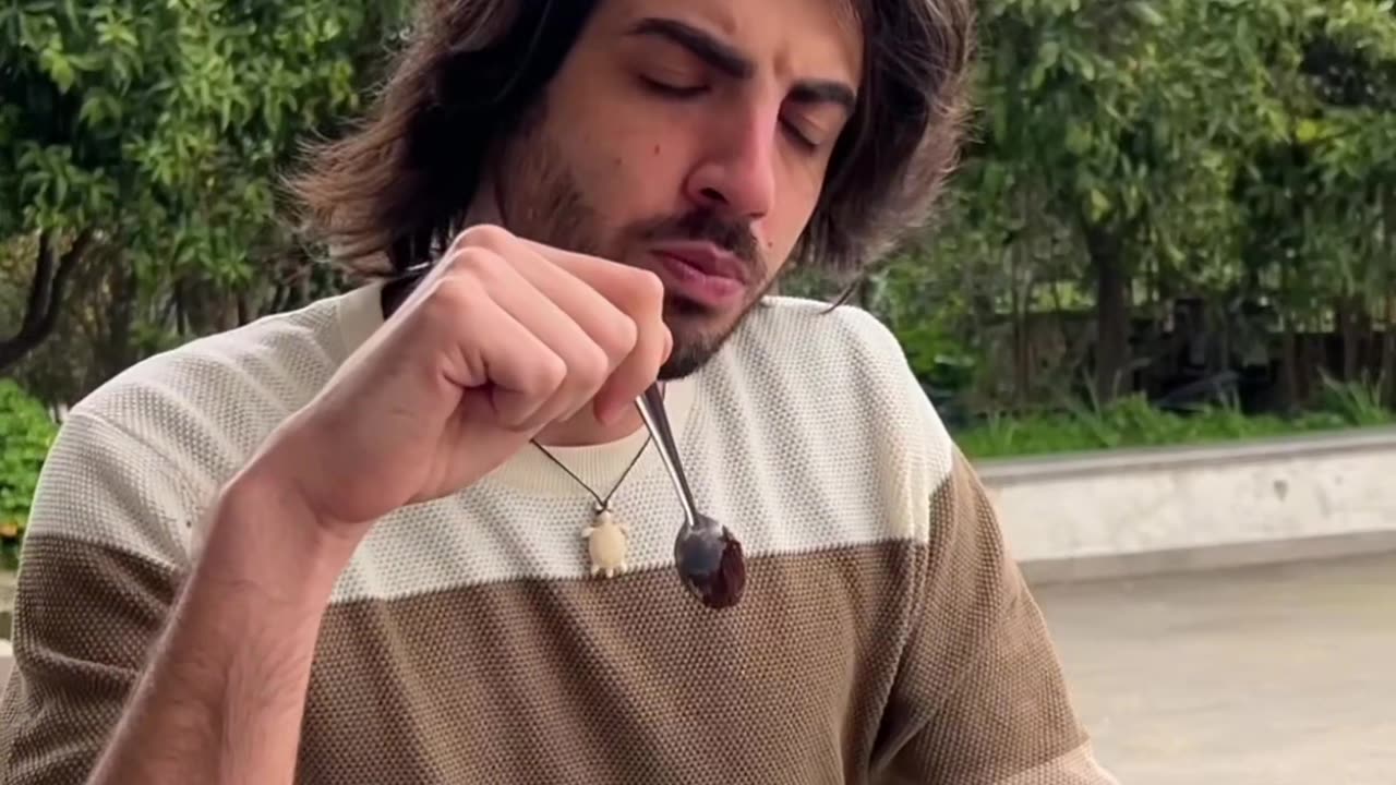 How Italians eat TIRAMISÙ