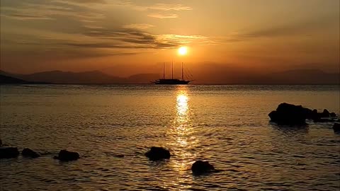 Sunset Sail ⛵🌅 | Peaceful 10s Short