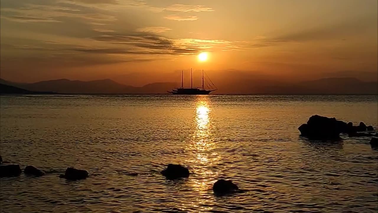 Sunset Sail ⛵🌅 | Peaceful 10s Short