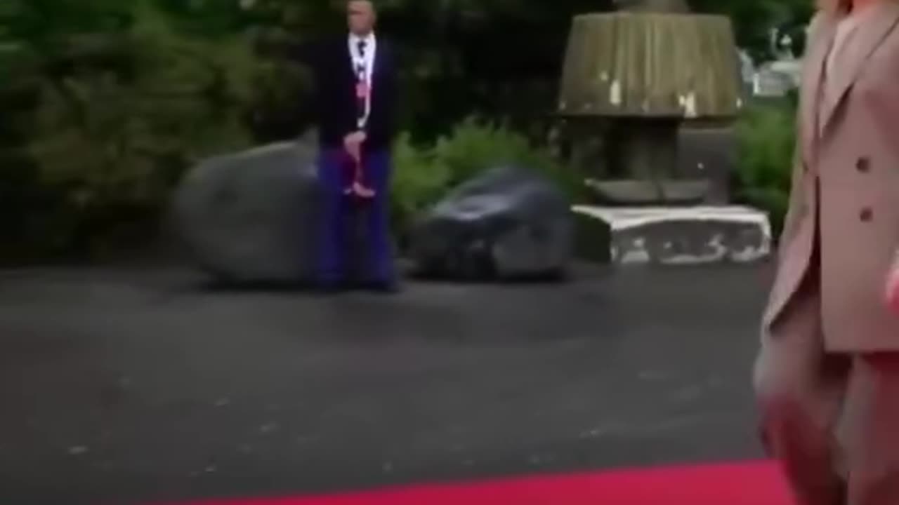 Bruxelles donne des leçons. Mais c’est devant Meloni