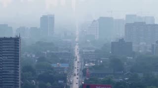 Wildfire smoke blankets Toronto, sets off air quality warning