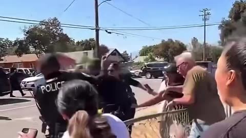 While CLASHING w/ Law Enforcement, Liberals Fly Mexican flag - THIS IS AN INVASION!!!