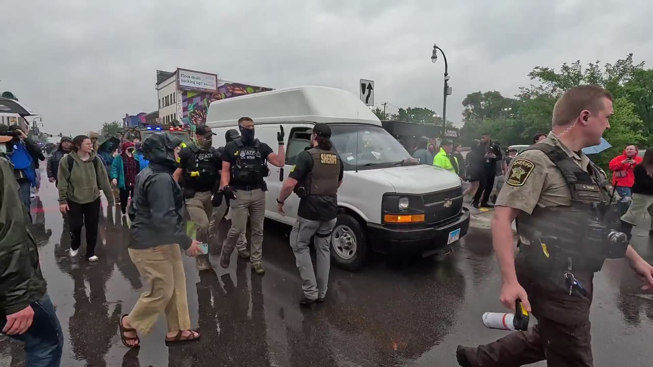 ICE Minneapolis, Cops Attacked