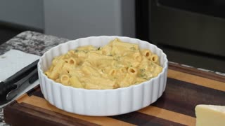 Creamy Jalapeño Popper Mac and Cheese with Crispy Bacon Topping
