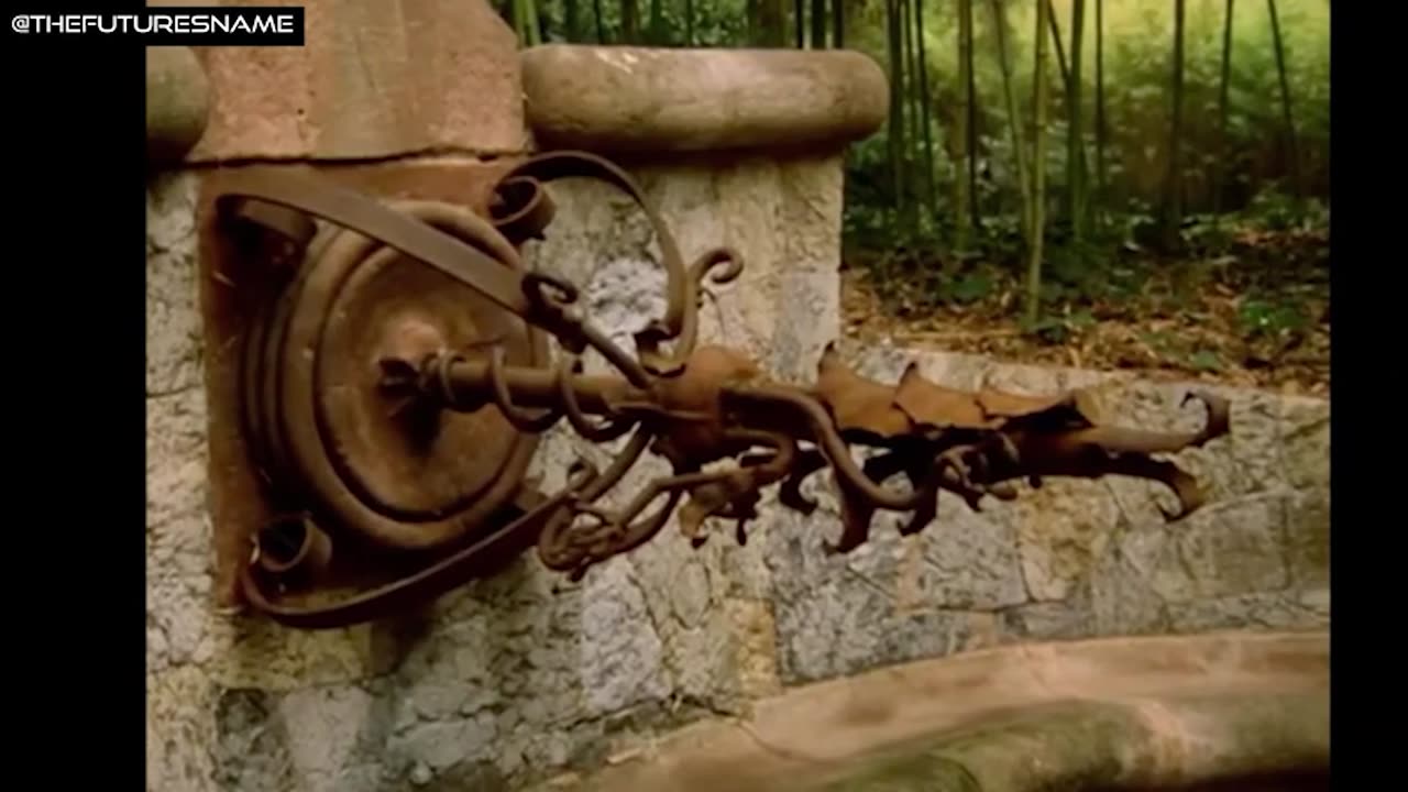 Antoni Gaudi Architecture with Lana Del Rey Music