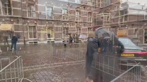 Inloop Ministerraad Den Haag vrijdag 31 maart 2023 vertrek Roberta Metsola deel 2