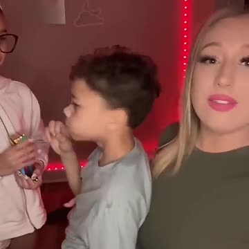 😱 Spider Filter PRANK Gone Wrong! (HILARIOUS Reaction!) 🤣 #Shorts