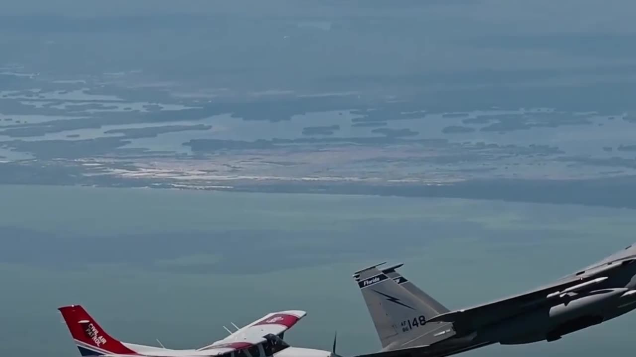 Caza F-15 intercepta Cessna en un ejercicio en Florida