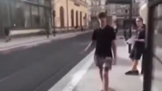 Boy attacks pregnant woman and discovers it was better not to. Education is important.