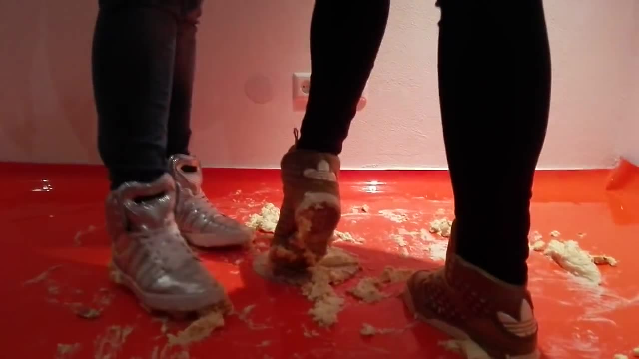 Sneaker Girls Crush Cheesecake