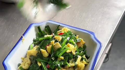 #好好吃饭大赛 详细的教小徒弟好好做个韭菜炒鸡蛋#省饭课代表 #我是美食创作者 #厨房小白#学徒工