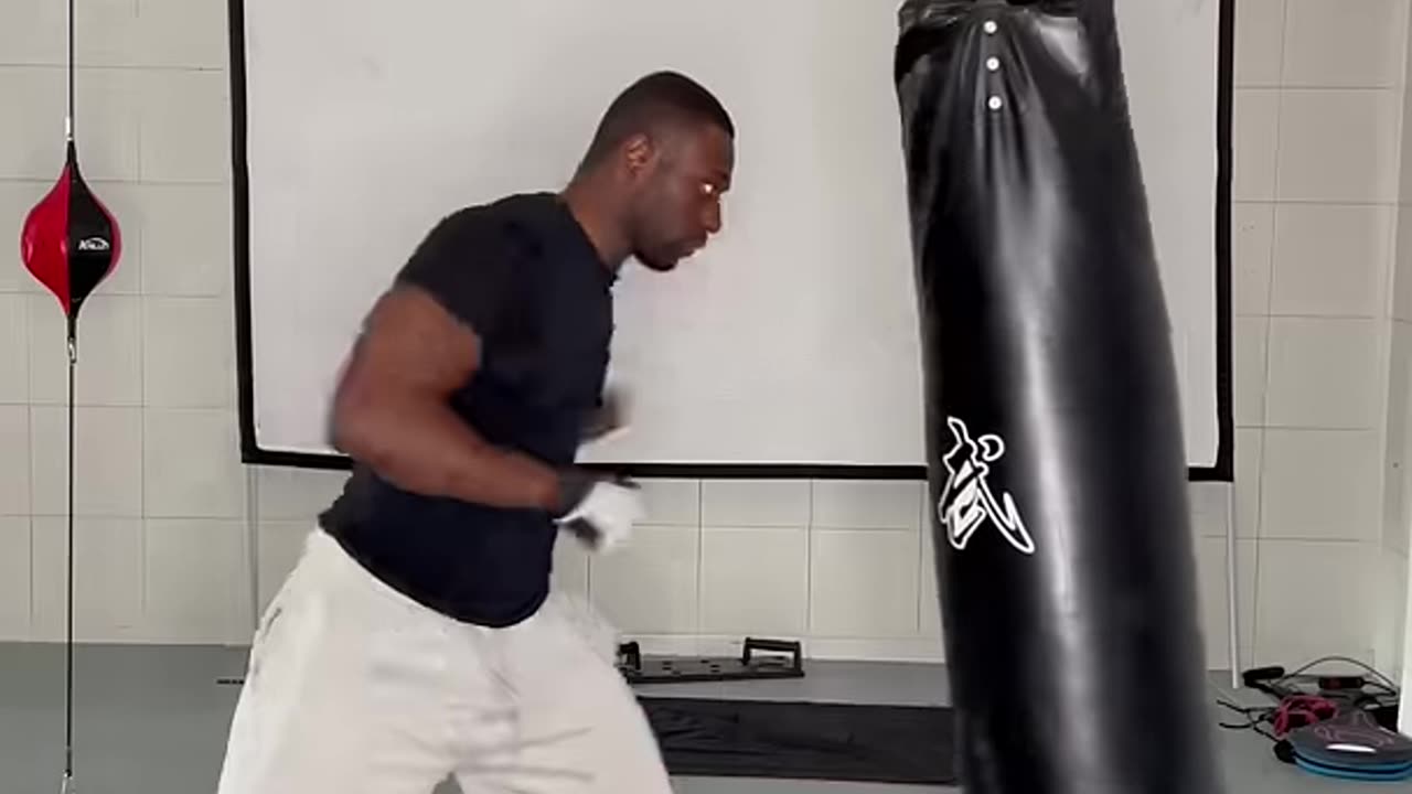 COMBO🔥 Mike Tyson Side Steps + Conor Benn Power 🥊💥 ​⁠