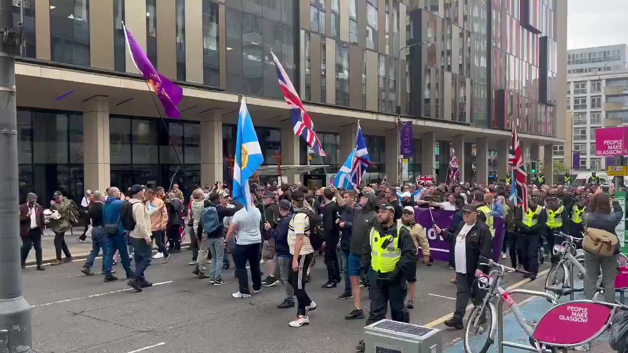Thousands of Scottish patriots march through Glasgow demanding mass deportations!