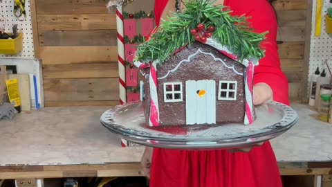 A DIRT Gingerbread house? Only in my Christmas Countdown of NATURE Crafts Day 11. 😂 #diy #decor