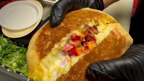 Juicy Beef + Melting Cheese = Perfection 😍