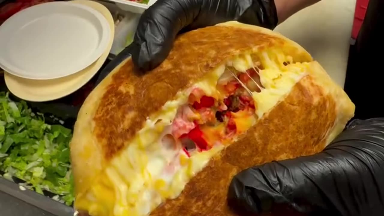 Juicy Beef + Melting Cheese = Perfection 😍