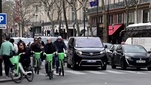 Parisians vote in referendum on pedestrianizing 500 city streets