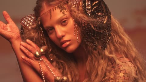 Elyanna - Callin' U (Tamally Maak) (Official Visualizer)