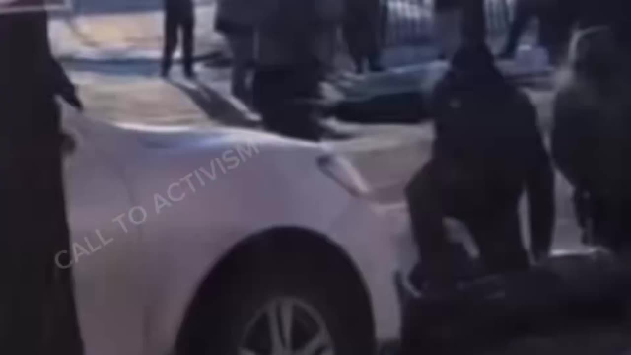 ICE Agent frantically yelling, “where’s the gun???!”