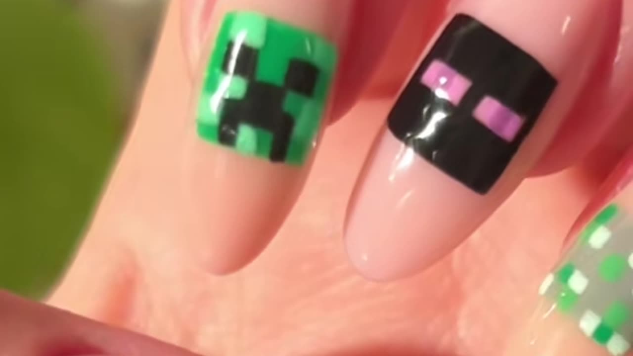 Glowy Minecraft Nails