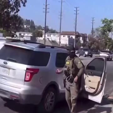CBP cuff LA street vendor "ILLEGAL" while harassed by CameraGuy