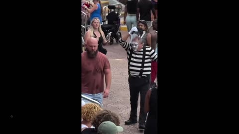 Humor: The Mime at Seaworld always makes the crown laugh and smile... top clip