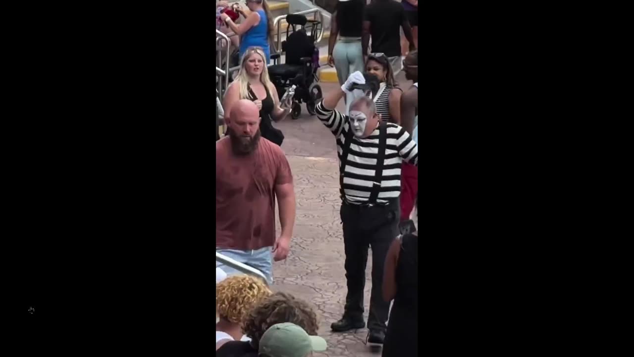 Humor: The Mime at Seaworld always makes the crown laugh and smile... top clip