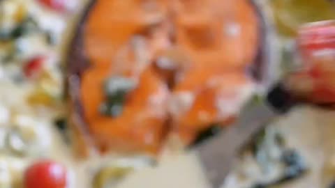 Cooking butter creamu salmon, come along with garlic bread, its delicious