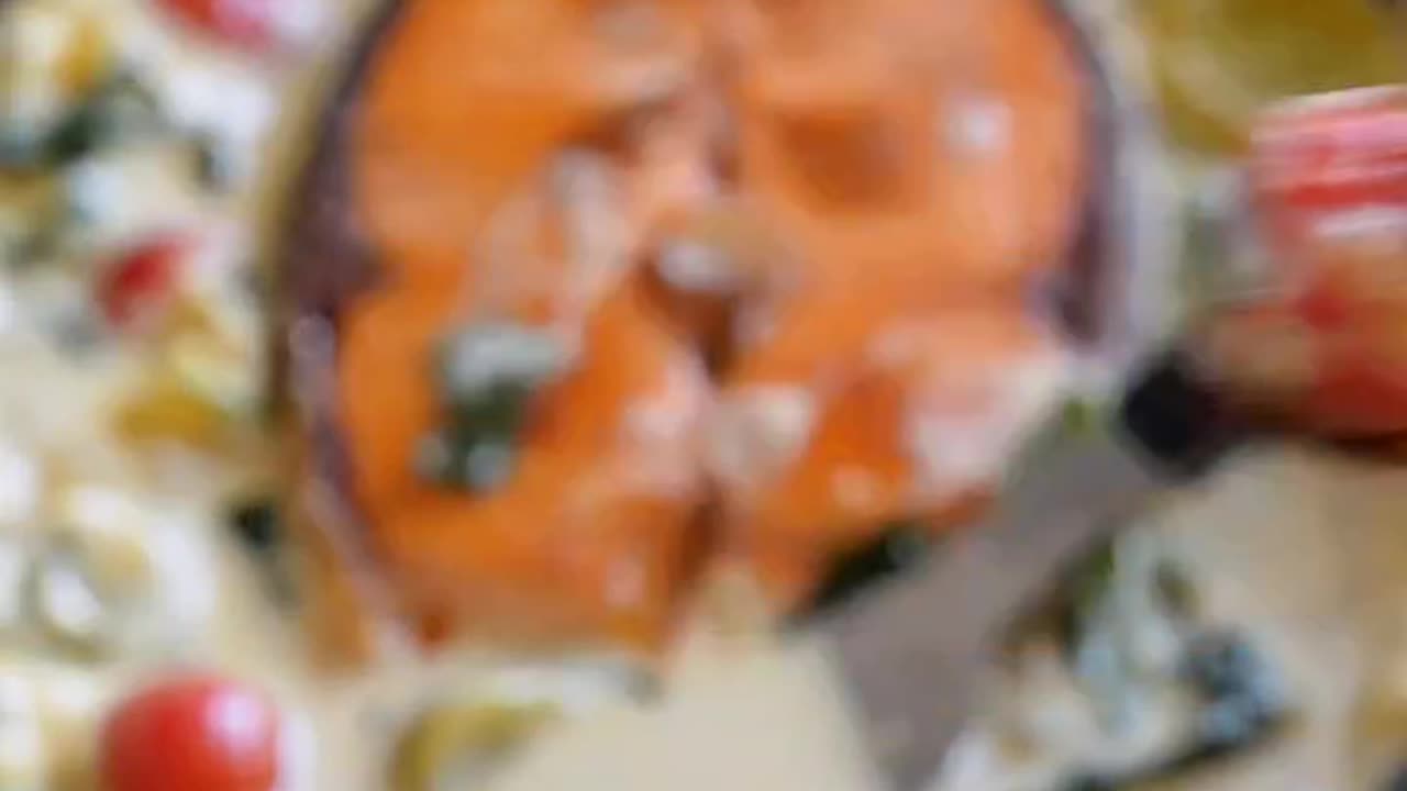 Cooking butter creamu salmon, come along with garlic bread, its delicious