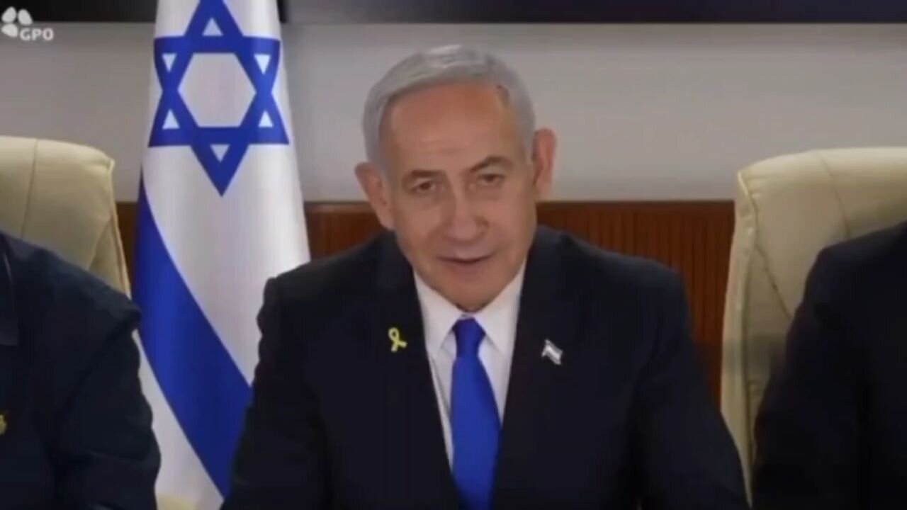 Netanyahu z paluby letadla vyzval Izraelce, aby si udělali zásoby a připravili se na válku!