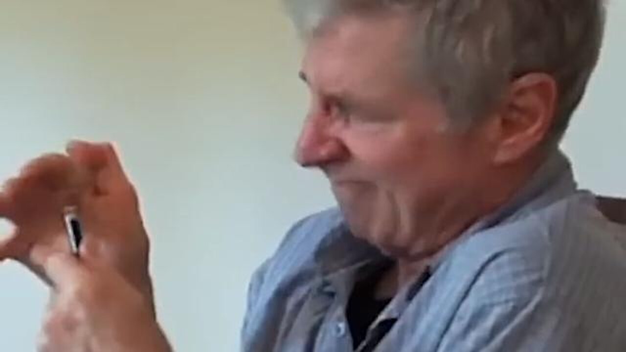 Parkinson Patient tries Cannabis Oil for the First Time (re-upload)