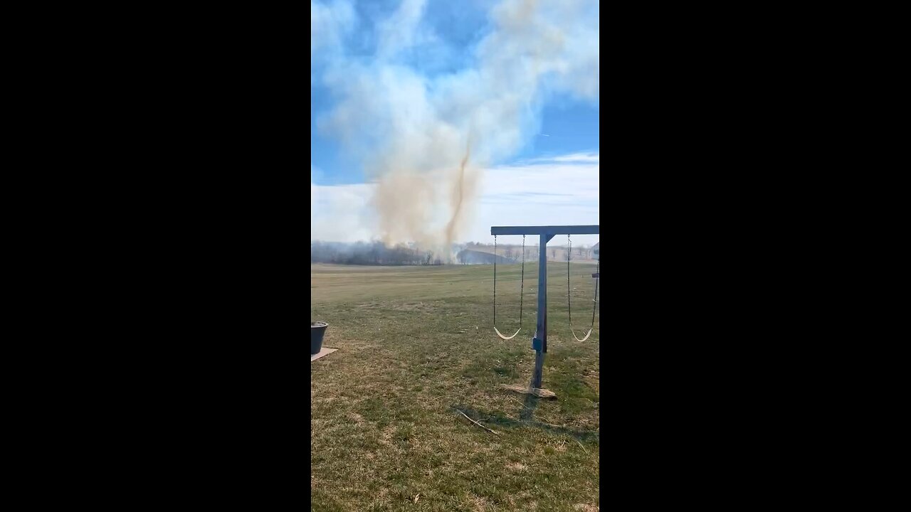 Smokenado in Wayland, IA 👀 (📸Mason Miller)