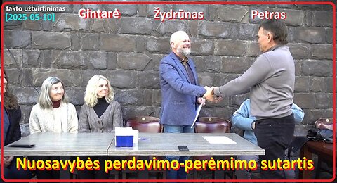Nuosavybės perdavimo-perėmimo sutartis. Vyrai - Petras ir Žydrūnas bei moteris - Gintarė