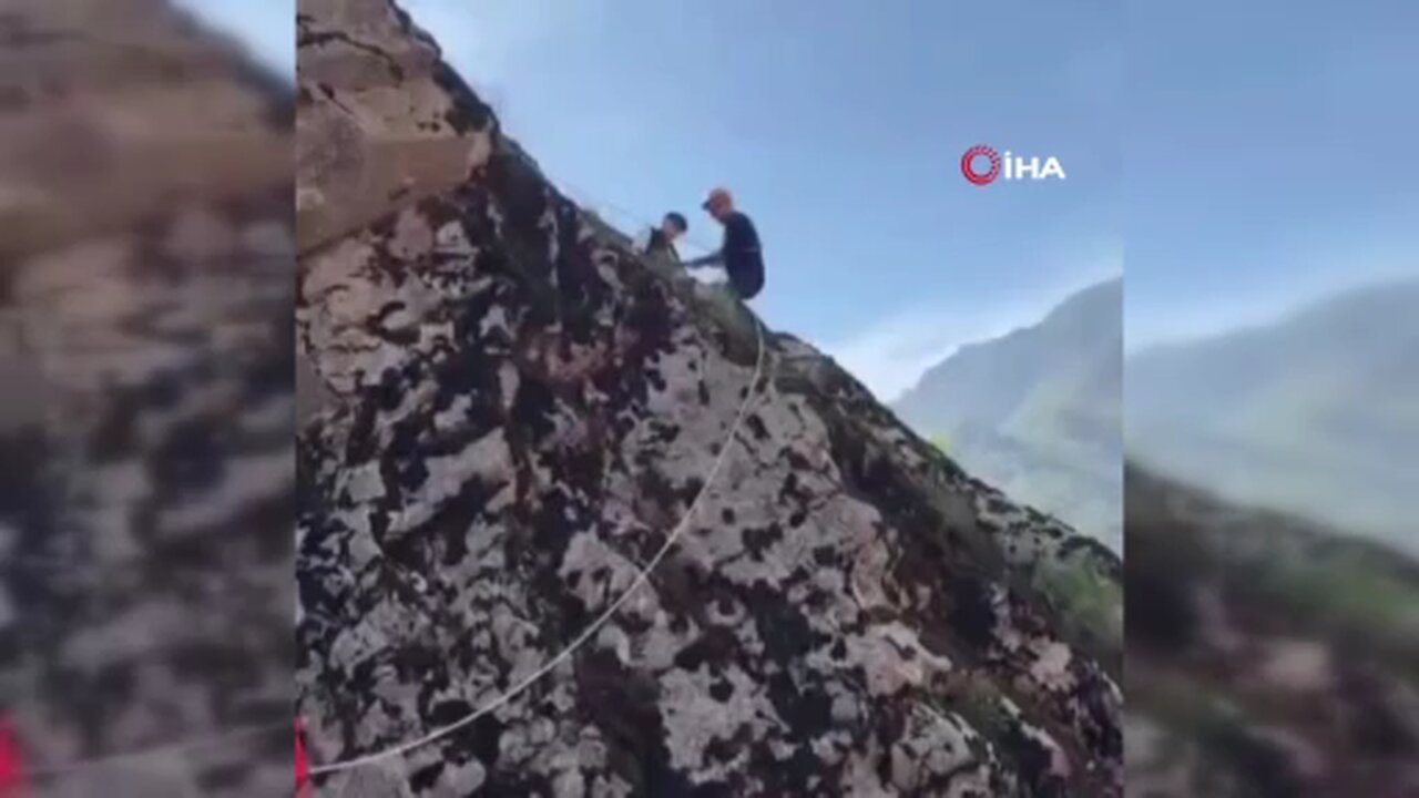 Hakkari'de dağda mahsur kalan genç, AFAD tarafından kurtarıldı