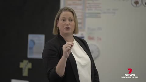 Melbourne Catholic schools banning devices, ...