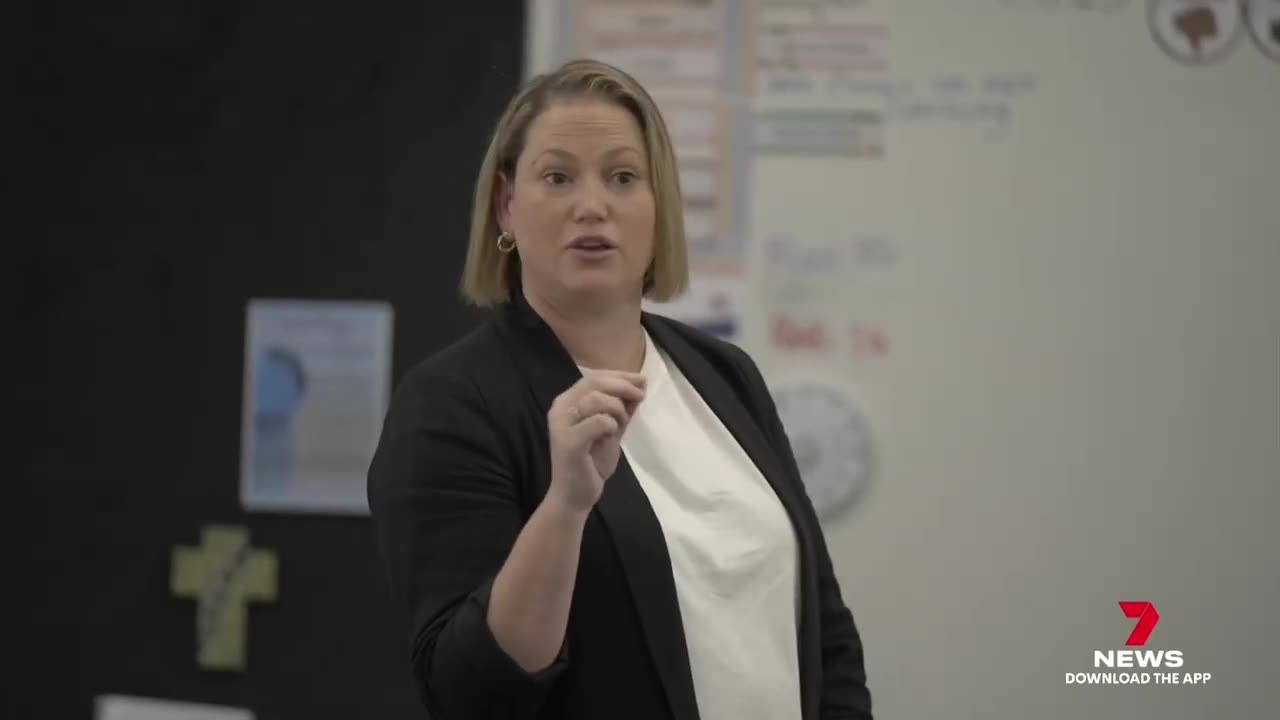 Melbourne Catholic schools banning devices, ...