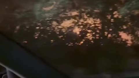 Zjarr masiv në Fushë Dukat, flakët vetëm 50 metra larg banesave