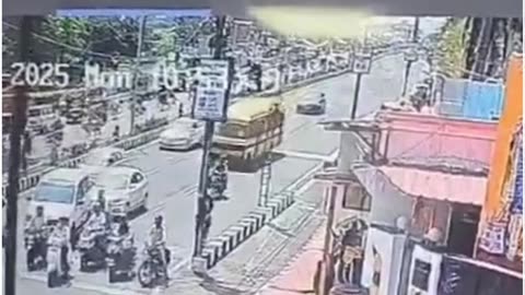 Bhopal: School Bus Runs Over Vehicles at Signal, Ayurvedic Intern Killed, Several Injured