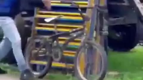 Uh oh, its that bike with the tricky seat again (The penetrator)