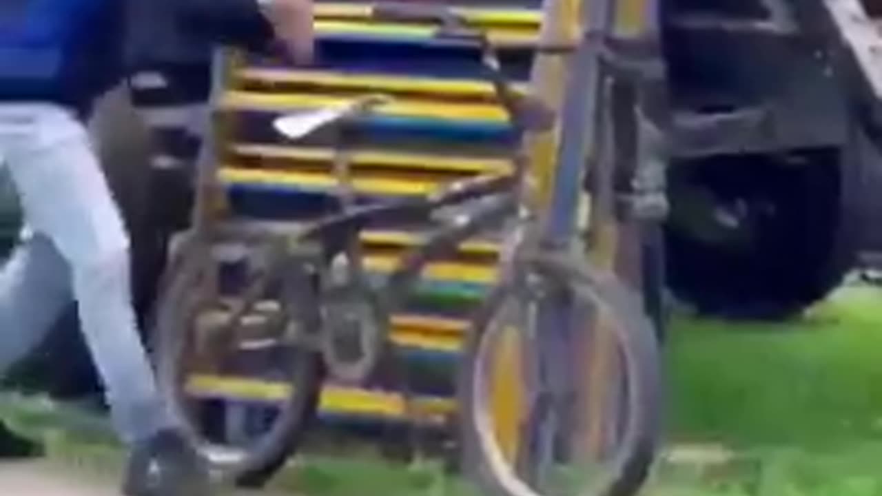Uh oh, its that bike with the tricky seat again (The penetrator)