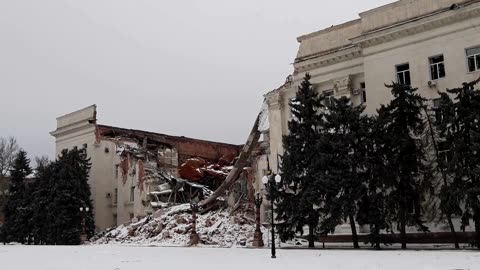 Russia, Ukraine sit for tense talks on thorny territorial issue