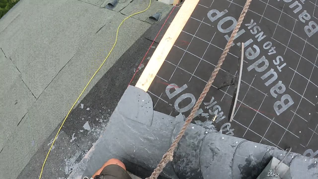 Schiefer Schuppendeckung bei Christian "Dachdecker Lampe" Teil 2