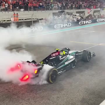LIGHT IT UP LEWIS 🔥 for one last time in a mercedes f1 car 🫶🏻 #f1 #formula1 #abudhabigp #lewishamilt