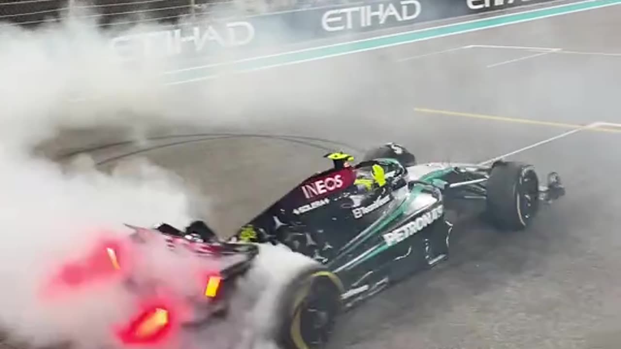 LIGHT IT UP LEWIS 🔥 for one last time in a mercedes f1 car 🫶🏻 #f1 #formula1 #abudhabigp #lewishamilt