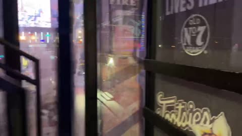 NASHVILLE TN LIVE BROADWAY STREET / PEOPLE WATCHING / BANDS WATCHING / BARS