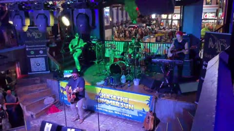 NASHVILLE TN LIVE BROADWAY STREET / PEOPLE WATCHING / BANDS WATCHING / BARS
