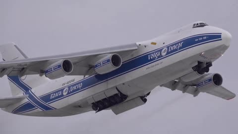 The video features the beautiful An-124-100 ("Ruslan") of the Volga-Dnepr airline